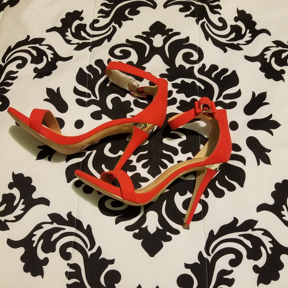 Heels - Picture 2 of 2